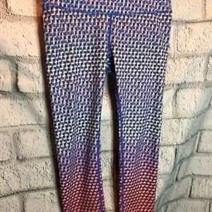 Athleta vivid rainbow ombré Capri leggings. Size S